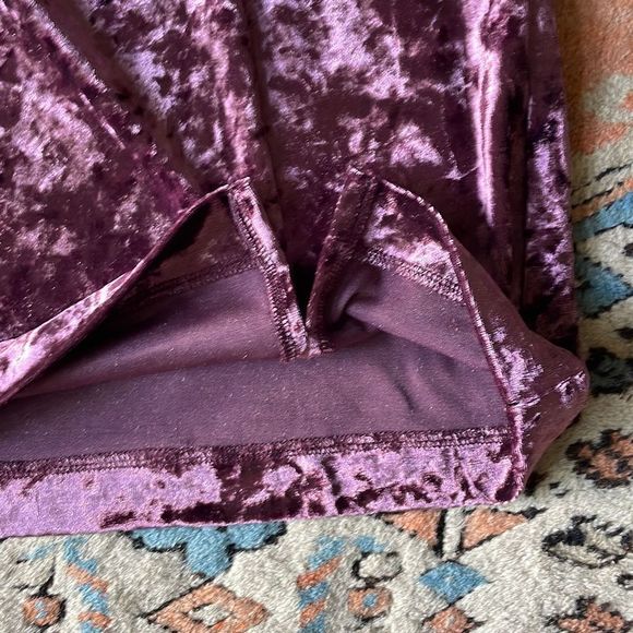 Abound Velour Mini Skirt Burgundy Stem - Picture 2 of 3